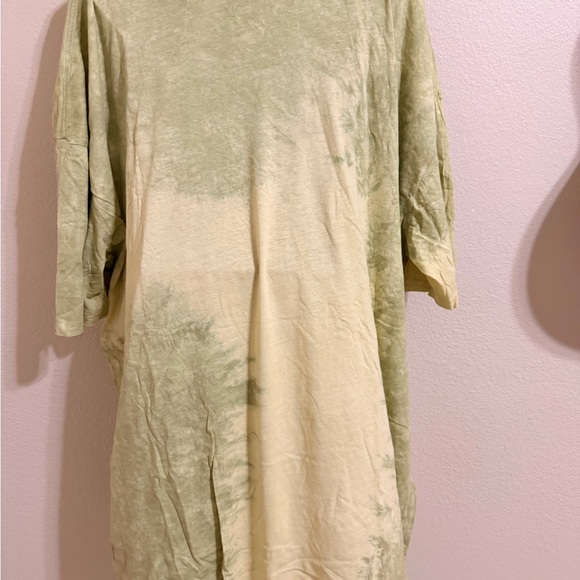 Simply Blessed Green Graphic Tee - Picture 2 of 3